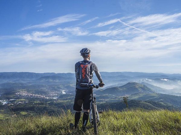 Cyclotourisme : mieux vaut-il louer ou acheter son vélo